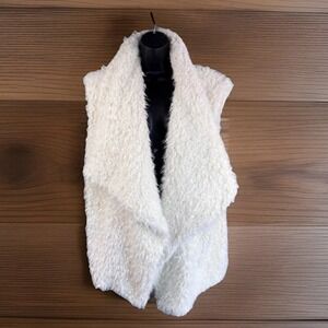 Aerie Ivory‎ Faux Fur Sleeveless Sherpa Vest M Open Boho Chic Apres Ski